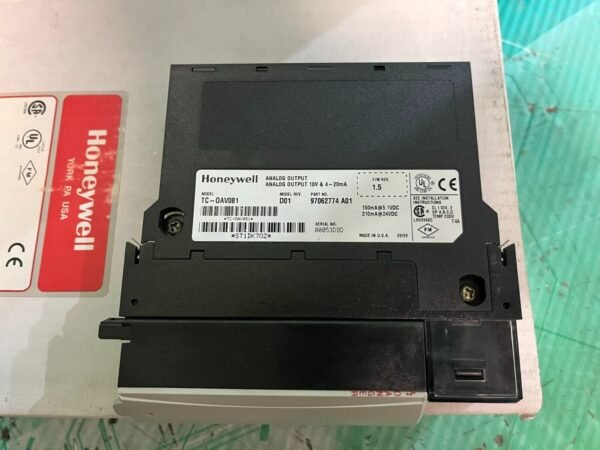 Honeywell TC-OAV081. Analog Output Module. (UK / EU Read) - Image 2